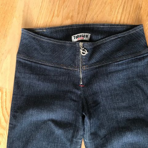 Sjelden og sexy 90-talls mørk blå jeans fra Toba&co