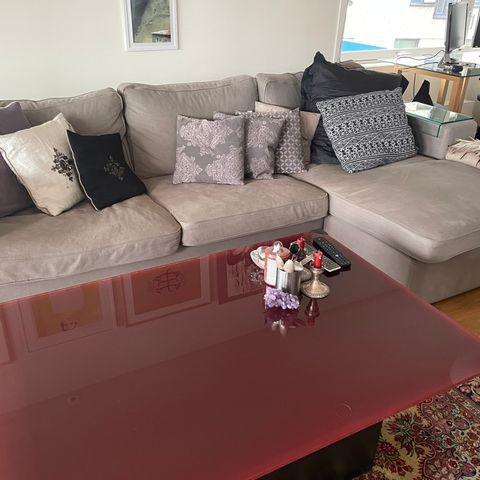 Chaiselongue/ 3setr sofa fra Italian House, flott og velholdt brukt