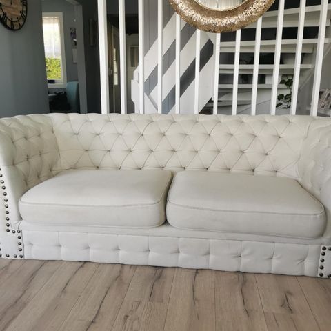 2 sofaen til salgs