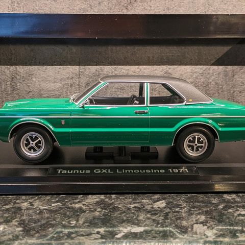 Ford Taunus GXL - 1971 modell - Grønn metallic - 2 dørs sedan - KK-Scale 1:18