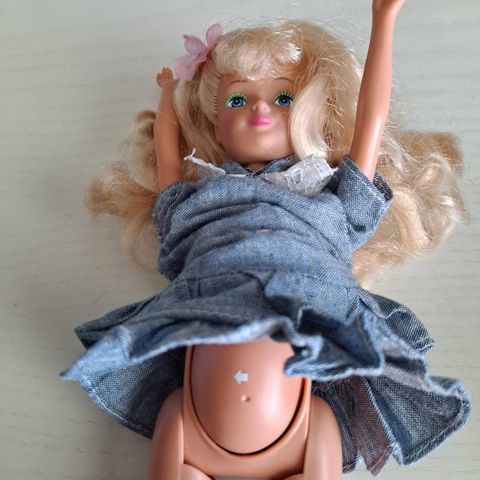 Barbie dukke gravid