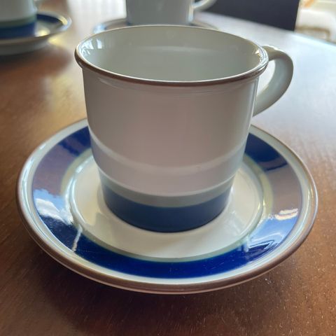 4 Eystein kaffekopper med skål fra Porsgrunn Porselen