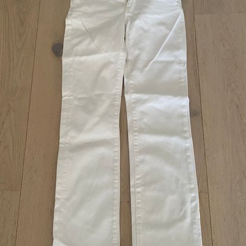 Hvit jeans Low straight fra Bikbok