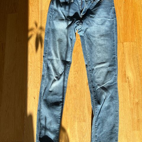 levis bukse i 25