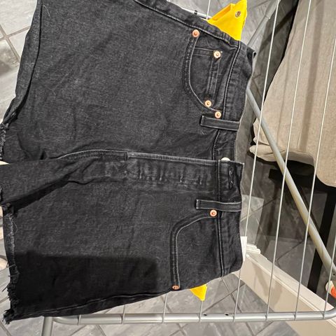 Levis ribcage shorts