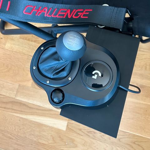 Playseat Challenge - brakett for Logitech Driving Force gearspak