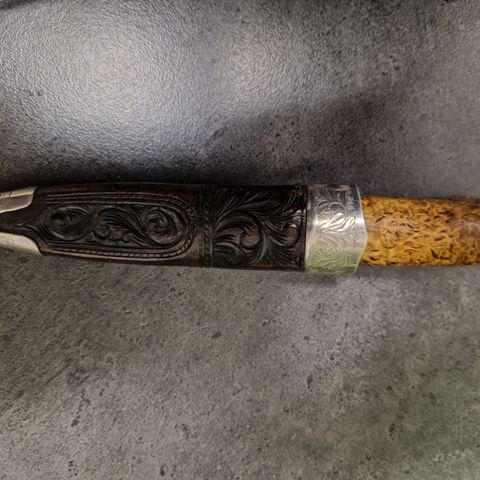 Flott gammel bunadskniv laget av Gunnulf Klepphegna.(1884-1967).