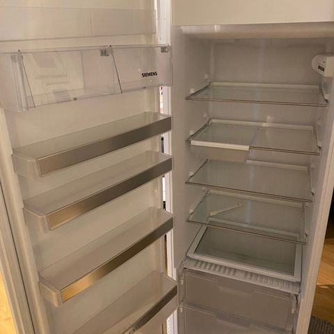 Siemens Kjøleskap innebygd med liten fryseboks