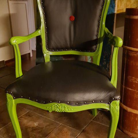 Nydelig restaurert stol i skinn
