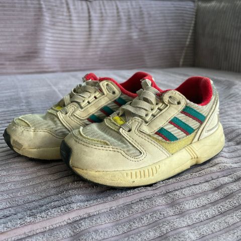 Adidas sko barn str 25