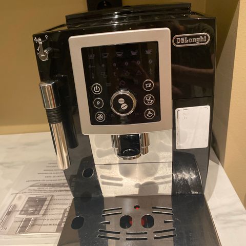 DeLonghi kaffemaskin, kommer nesten ikke vann (Defekt)