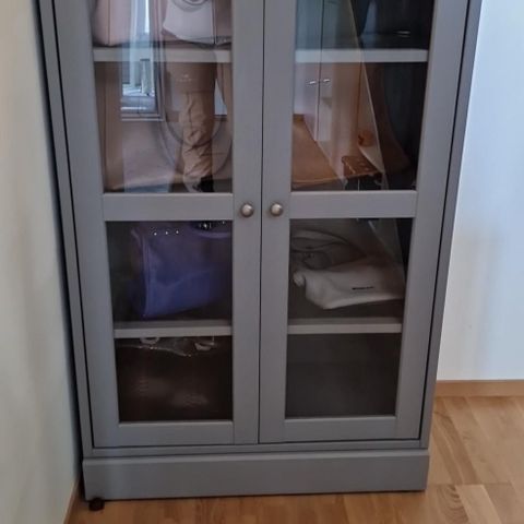 Ikea Havsta vitrineskap med sokkel, grå