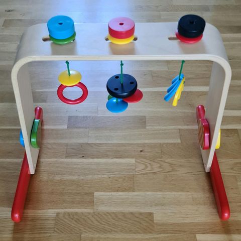 Pent brukt babygym fra IKEA