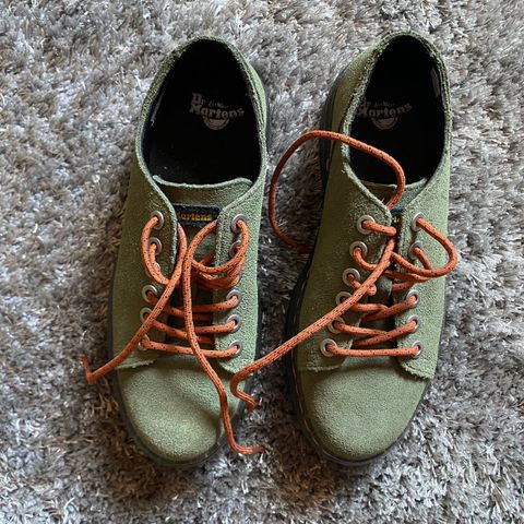 Dr Martens suede sko