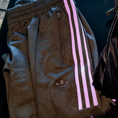 Lilla Adidas Joggebukse