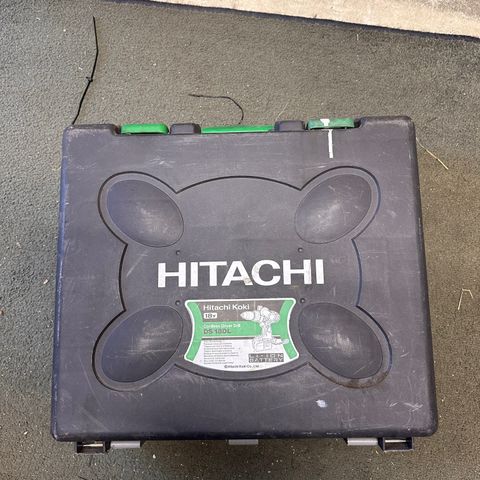Hitachi drill med lader og 2 batteri