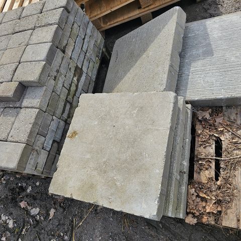 Belegningsstein og betong-heller selges billig