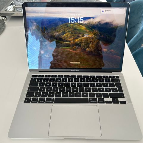 Macbook Air M1 chip 258gb