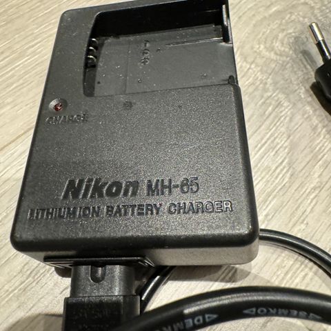 Lader til Nikon kamerabatteri  MH-65