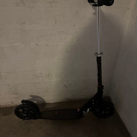 Micro Black mobility scooter, sparkesykkel