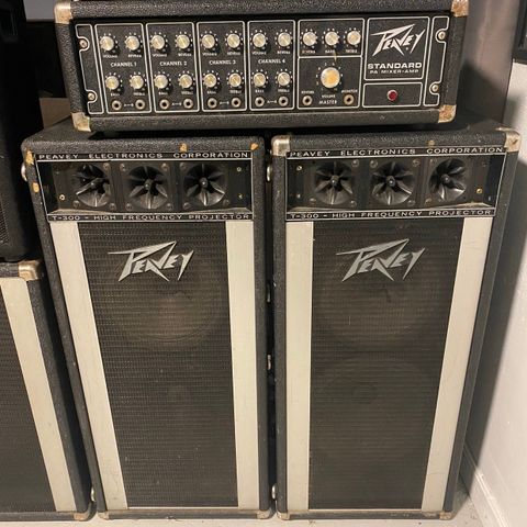 Peavey Standard PA Mixer Amp Series 260 med 2 stk T-300 Kabinetter