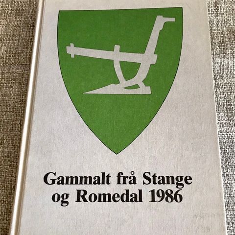 historiebøker. Gamalt frå Stange og Romedal.