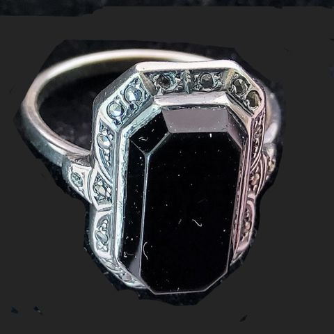 Vintage/antikk ring, art deco?