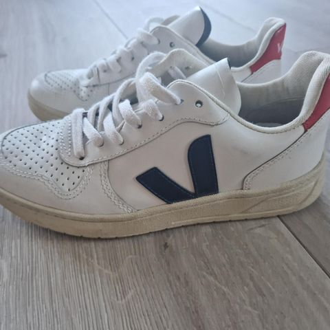 Veja V12 sko/ sneakers str 36 pent brukt