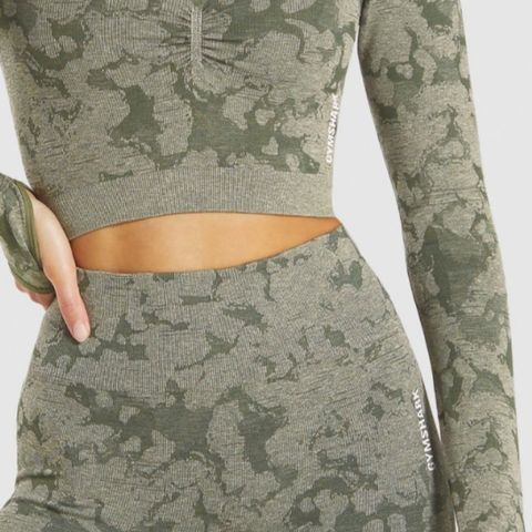 Gym shark camo long sleeve crop top