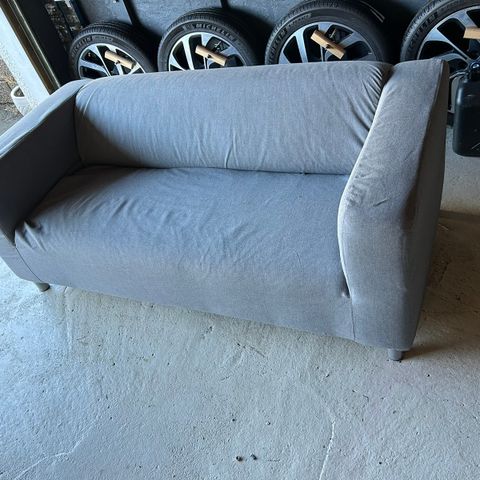 Ikea 2 seter sofa klippan grå farge