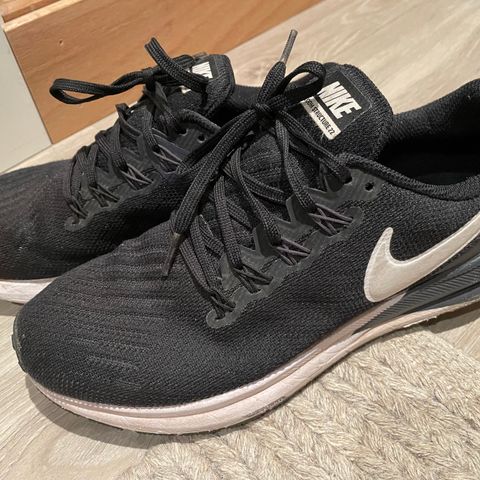 Nike Air Zoom Structure 22 str 40,5 (6,5) løpesko dame