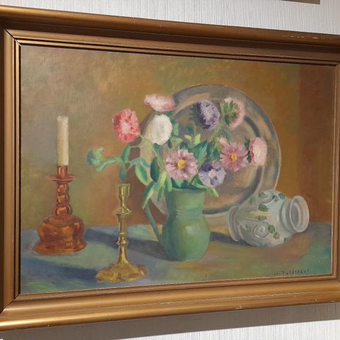 A. Myklebust,"Stilleben m/blomsterkrukke og kandelabre", ant.malt på 1950 tallet