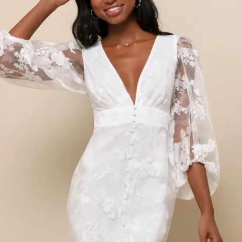Nydelig hvit kjole fra Lulus