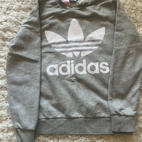 Adidas genser str 12-14 år