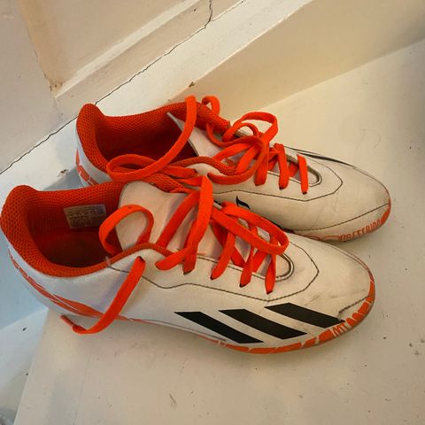 Fotballsko Adidas  str 36