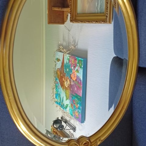 Ovalt speil