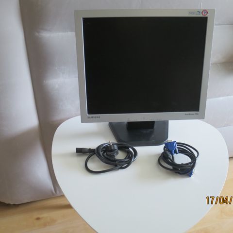 Monitor - 17'' gis bort ved henting