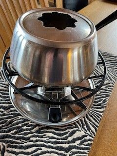 Spring klassisk fonduesett i stål selges