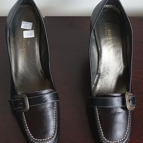 Dame svarte italienske skinn sko kjøpt i Kanada, størrelse 7.5 (37,5)