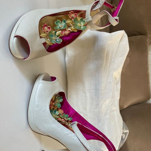 Søte sko med blomster fra H&M. Str 37