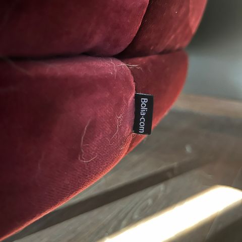 Burgunder velour sofa fra Bolia. Fra Grace serien. 4-seter