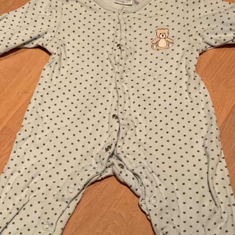 Baby world pysjamas str 80