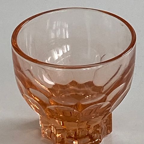 Feilfri glass. Farge lakserosa