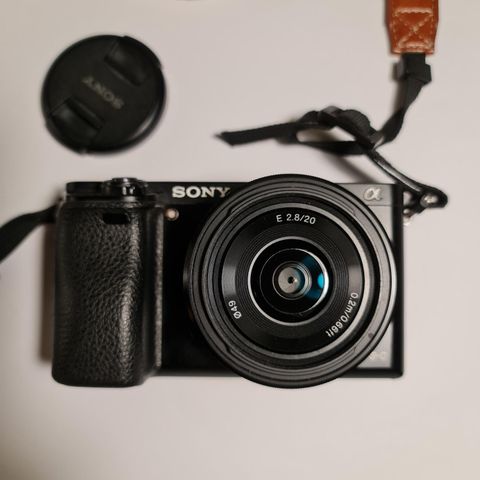Sony E 20mm f/2.8 i fin strand