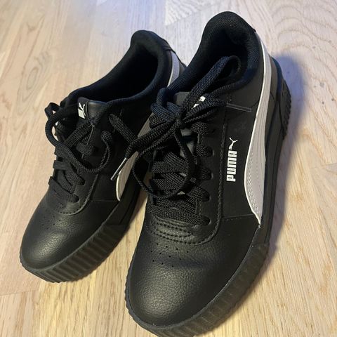 Puma svarte skinn joggesko med hvit stripe str.37.5 som ny