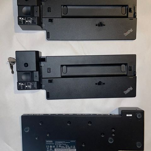 Lenovo ThinkPad Ultra Dock 40AJ kan leveres med el uten 135W el 90W lader