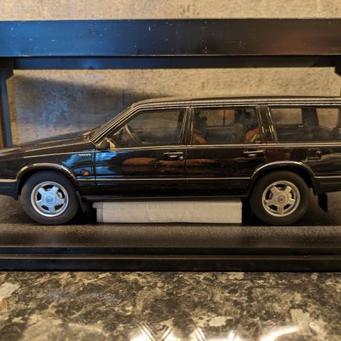 Volvo 740 Turbo stasjonsvogn - 1988 - Cult Scale Models - Limited Edition - 1:18