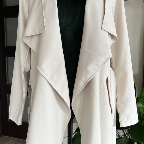 Lett jakke / kort trench coat fra VERO MODA str.S NY