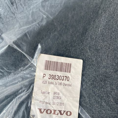 Volvo XC90 gulmatter. (2016)