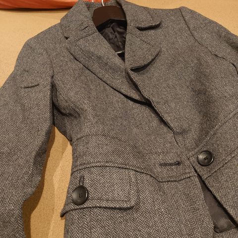 Nydelig, klassisk ullblazer fra Benetton selges - ord. pris 1800,-